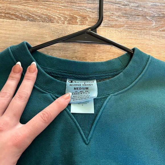 Champion Cropped Crewneck - Picture 3 of 3
